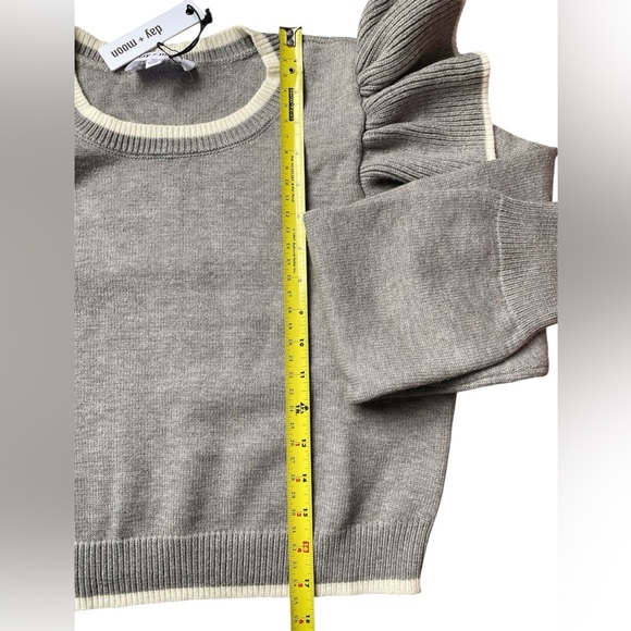 NWT Day + Moon Gray Ruffled Sleeve Sweater Size M - Picture 3 of 8